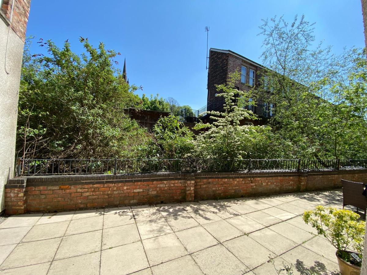 Quirky Town Centre Apartment With River Terrace Macclesfield Extérieur photo