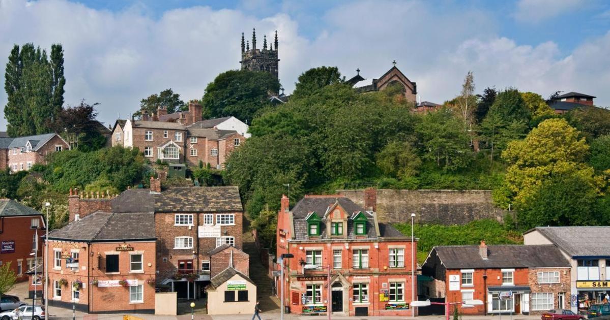 Quirky Town Centre Apartment With River Terrace Macclesfield Extérieur photo