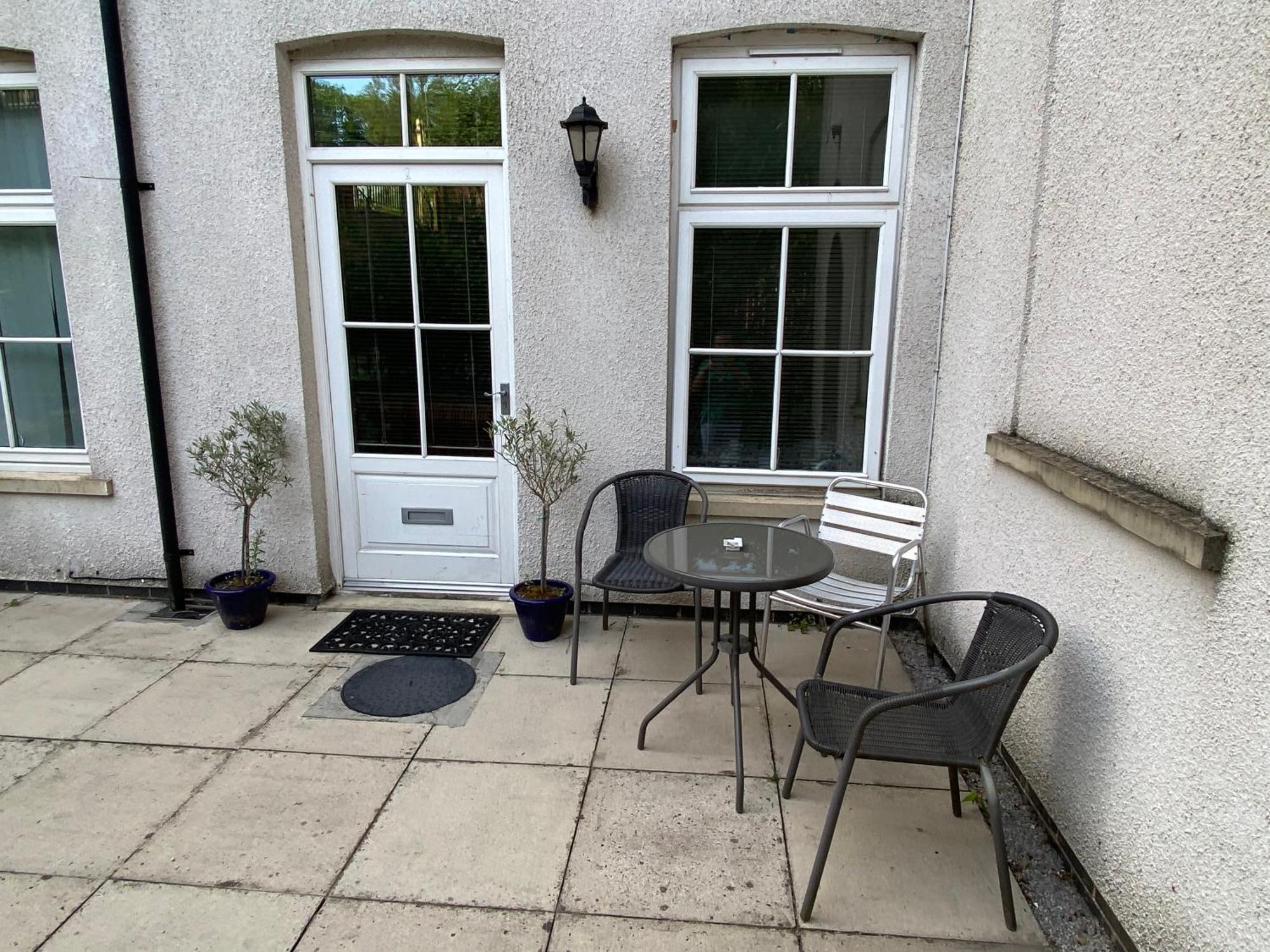 Quirky Town Centre Apartment With River Terrace Macclesfield Extérieur photo